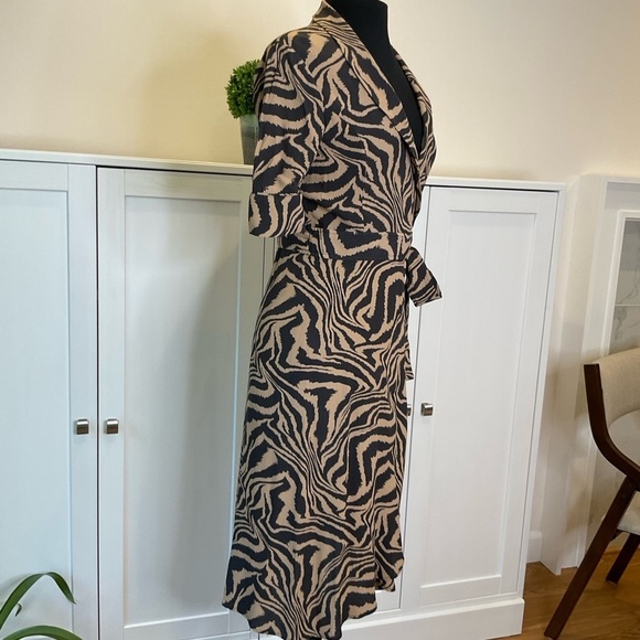 Ganni Animal Print Wrap Dress Belted Short Sleeve Black and Tan  Size 36 US 4 - Picture 8 of 16